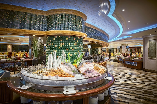 2 restaurantes, se sirve desayuno, cocina local e internacional