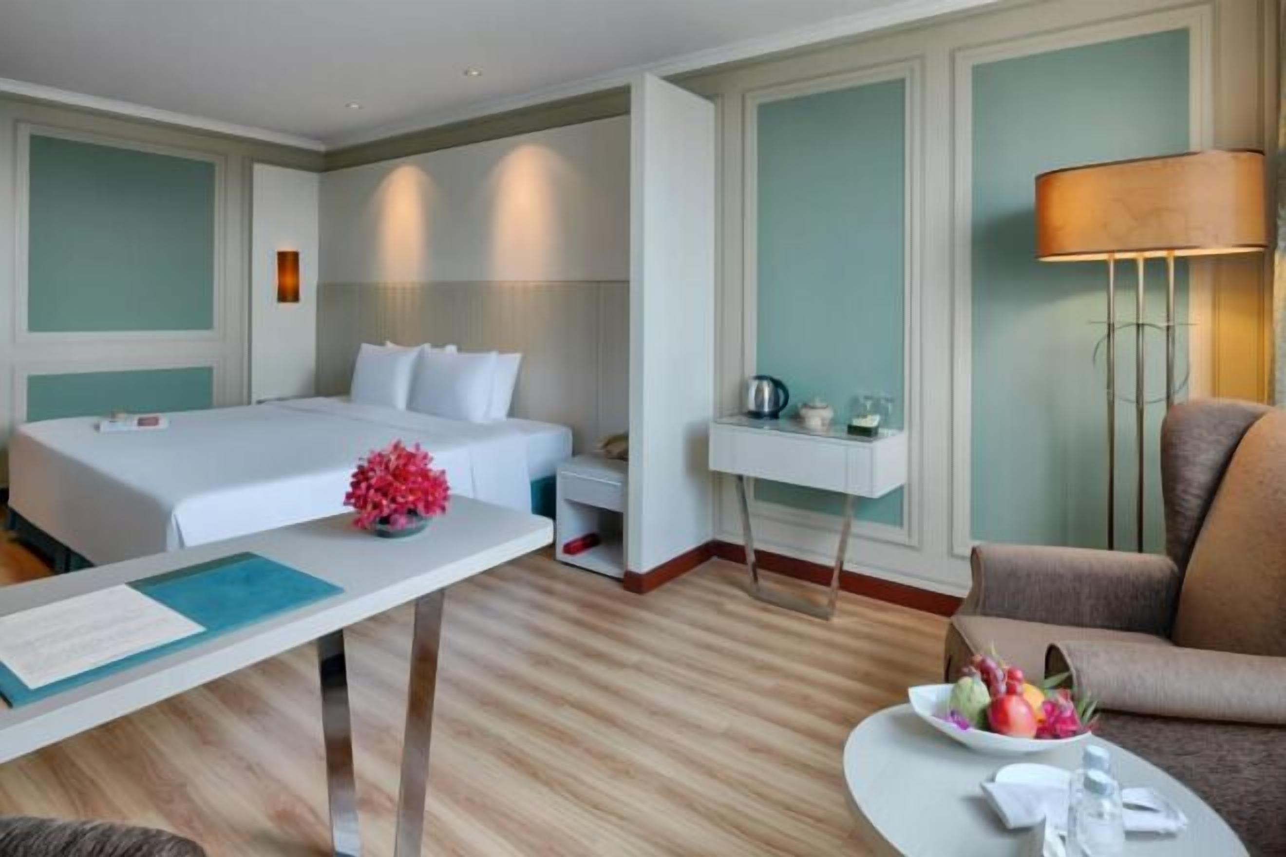 Minibar, coffres-forts dans les chambres, bureau, chambres insonorisées