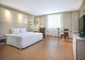 Quarto casal ou duplo premier, vista para a cidade | Frigobar, cofres nos quartos, escrivaninha, quartos à prova de som