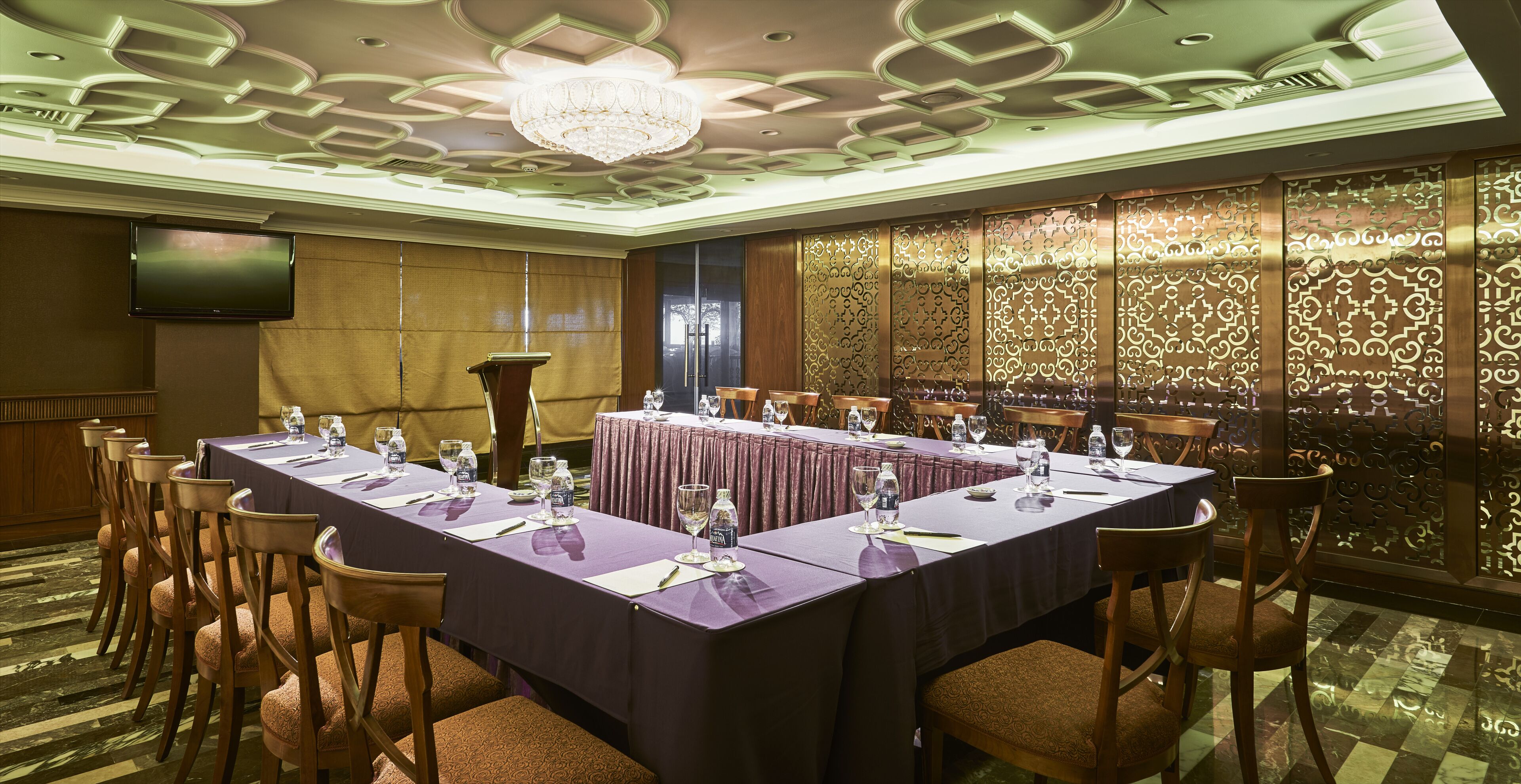 2 restaurants, breakfast, lunch served; local and international cuisine