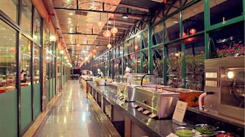 2 Restaurants, Frühstück, Mittagessen, lokale und internationale Küche