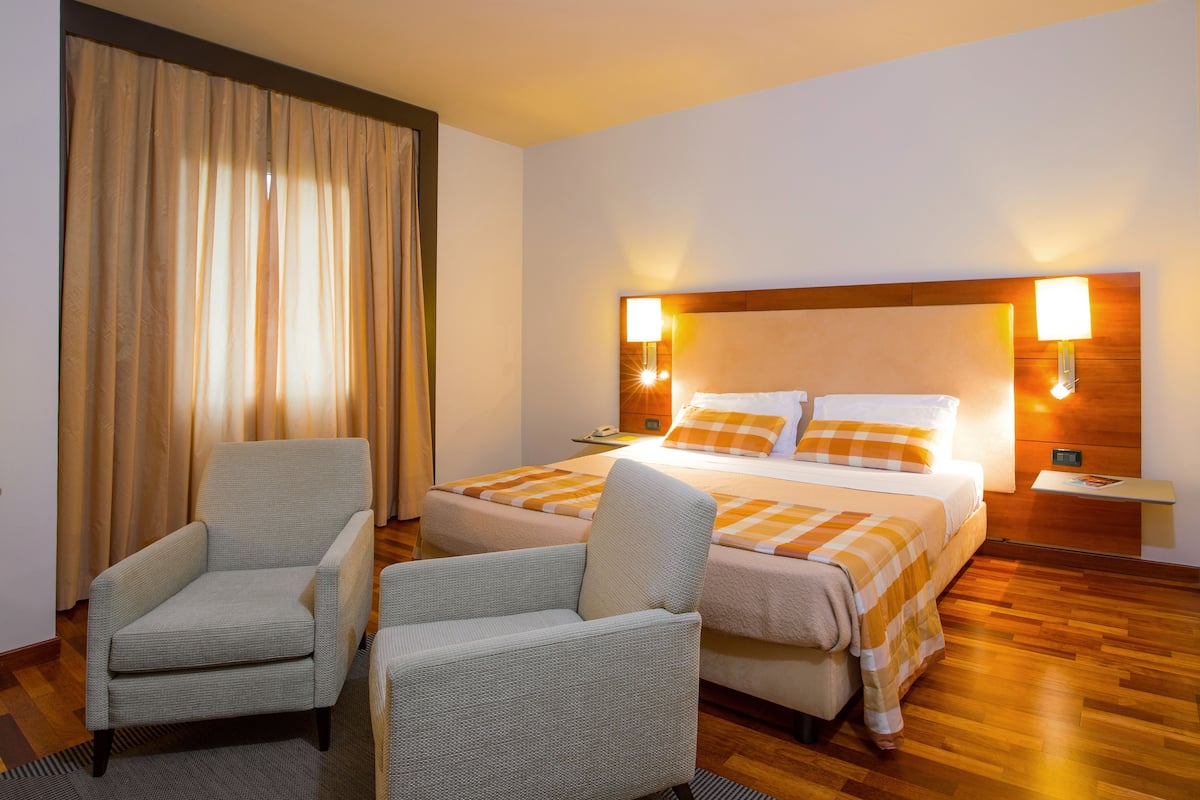 minibar, in-room safe, desk, soundproofing