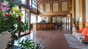 Lobby sitting area - Albergo Italia (Novara)