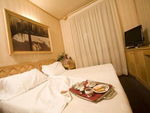 Minibar, in-room safe, soundproofing, free cribs/infant beds