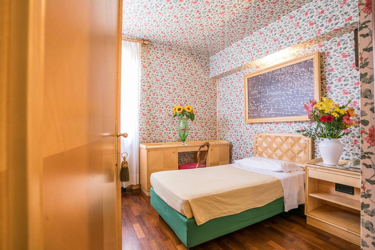 Minibar, coffres-forts dans les chambres, chambres insonorisées