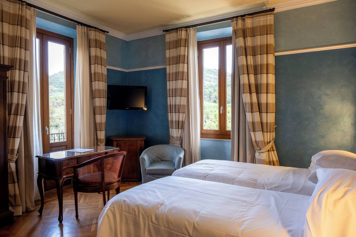 deluxe double room | 1 bedroom, hypo-allergenic bedding, minibar, in-room safe