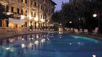 Seasonal outdoor pool, open 9:00 AM to 7:00 PM, pool umbrellas