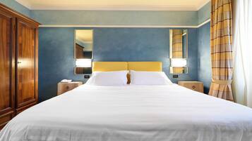Junior Room | 1 bedroom, hypo-allergenic bedding, minibar, in-room safe
