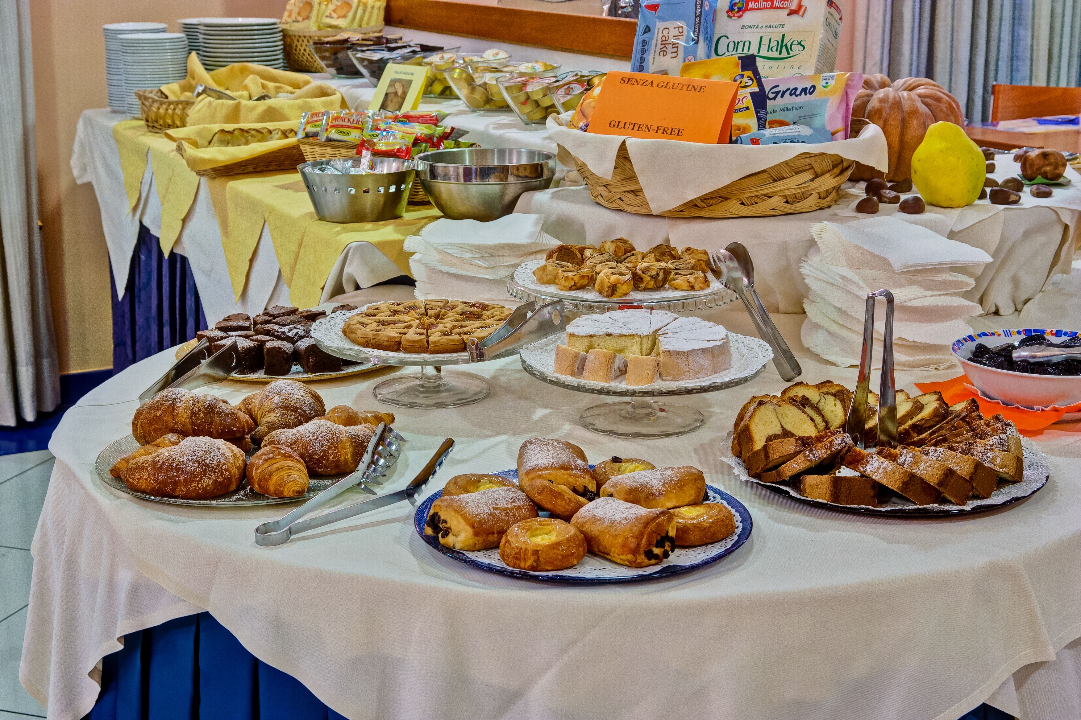 Frukostbuffé varje dag (EUR 12 per person)