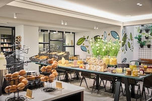 Café da manhã completo todos os dias mediante uma taxa