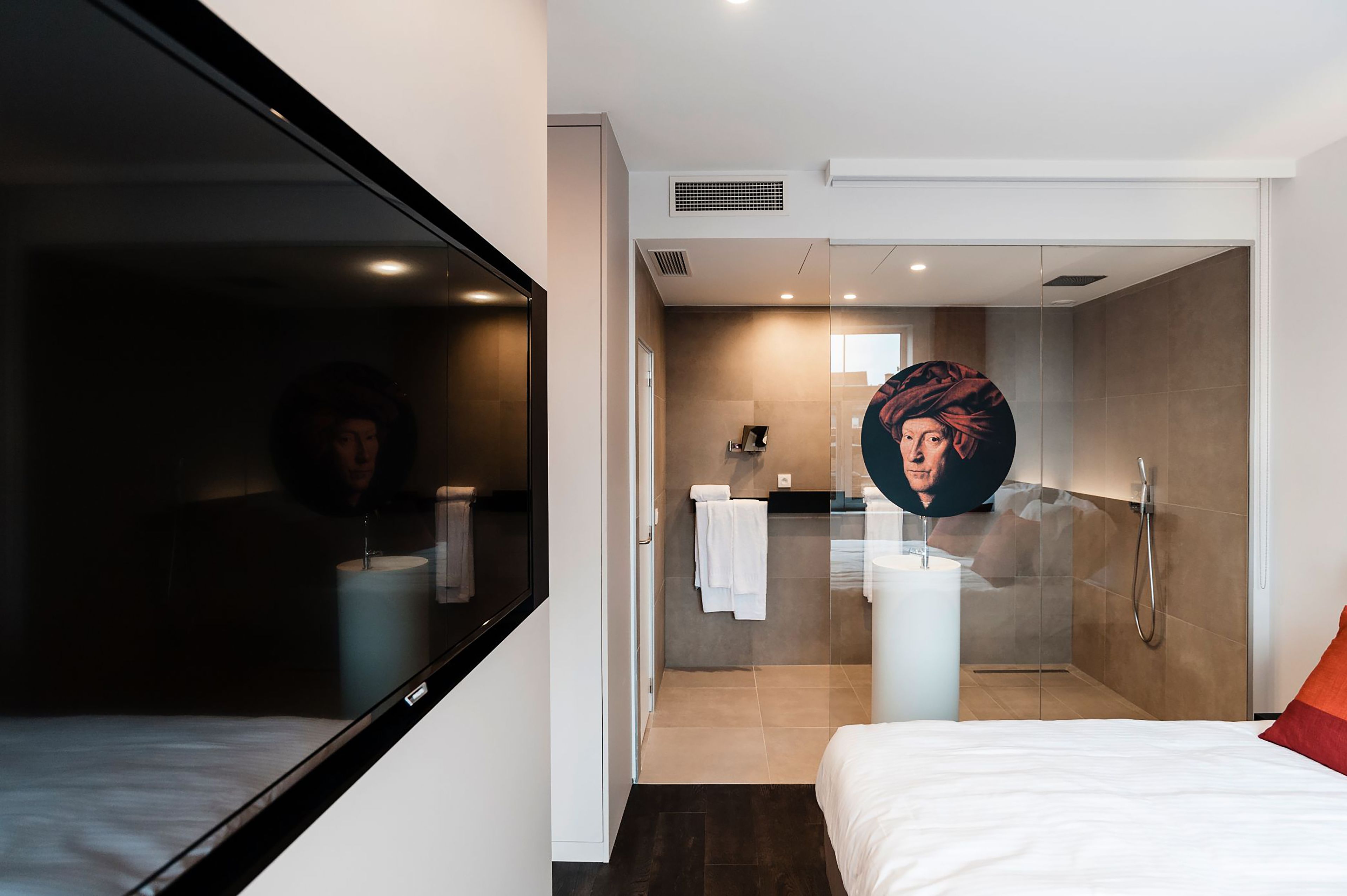 superior triple room | bathroom | free toiletries, hair dryer, towels