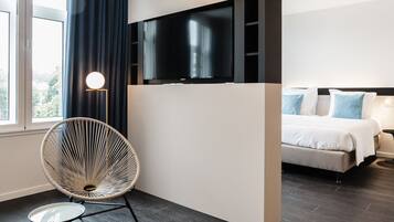 Phòng Suite Junior | Khu phòng khách | TV màn hình phẳng