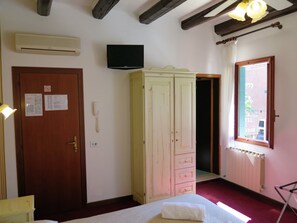 Superior Double or Twin Room | Down duvets, desk, free WiFi - Hotel Al Soffiador (Venice)