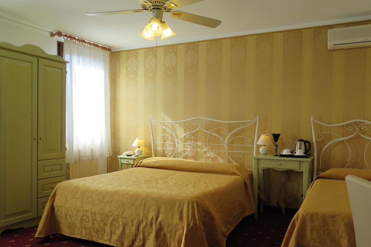 Chambre Triple Supérieure, 1 chambre, non-fumeur, salle de bains privée