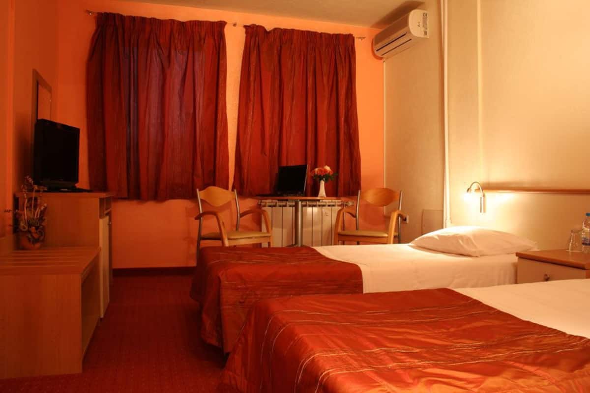 Standard Twin Room | Minibar, in-room safe, desk, blackout curtains