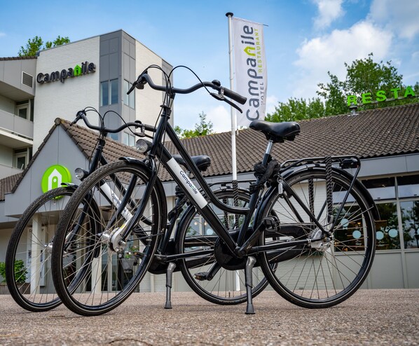 A bicycle parked in front of a building with a sign that reads "Campanile Hotel Restaurant". - Hotel Campanile Gent (Ghent)