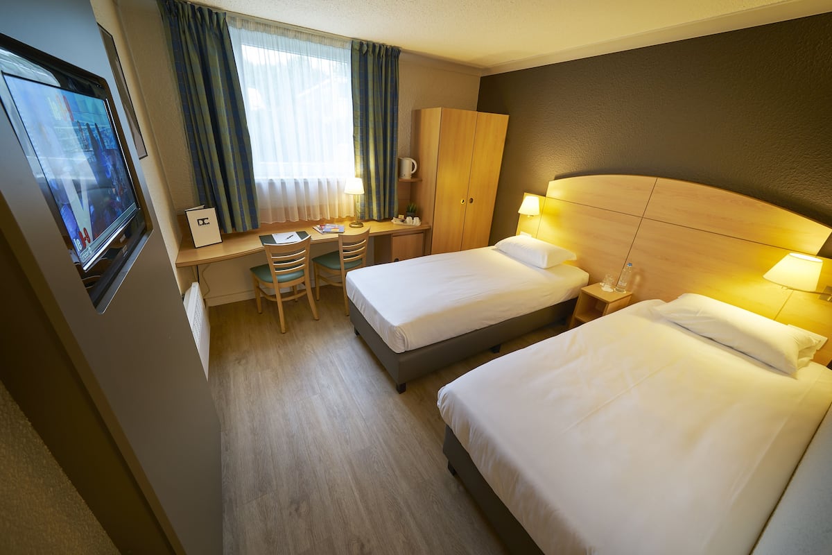 1 bedroom, desk, laptop workspace, blackout curtains