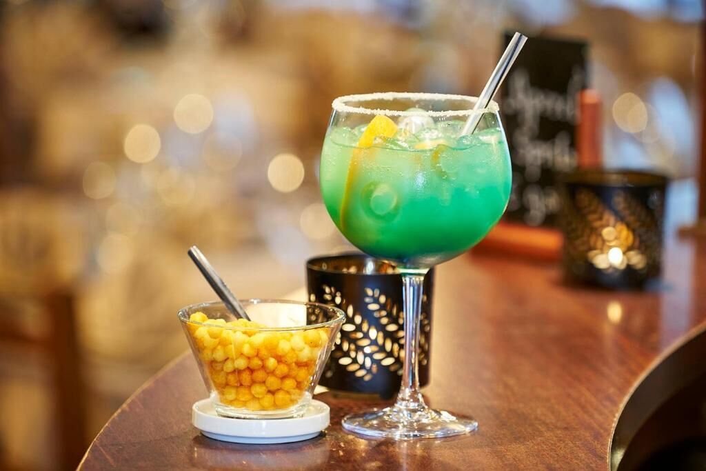 breakfast, lunch and dinner served