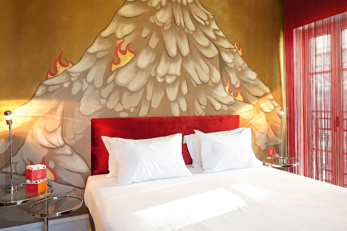 Kamer (Graffiti) | Luxe beddengoed, een minibar, een kluis op de kamer