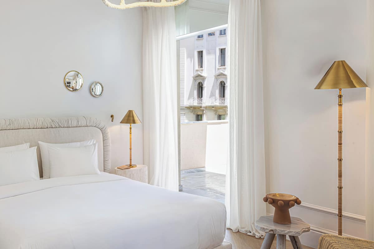 Deluxe Room | Premium bedding, minibar, in-room safe, blackout drapes