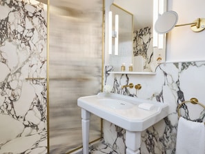 Shower, free toiletries, hair dryer, bathrobes - ATHENA Pallas (Athens)