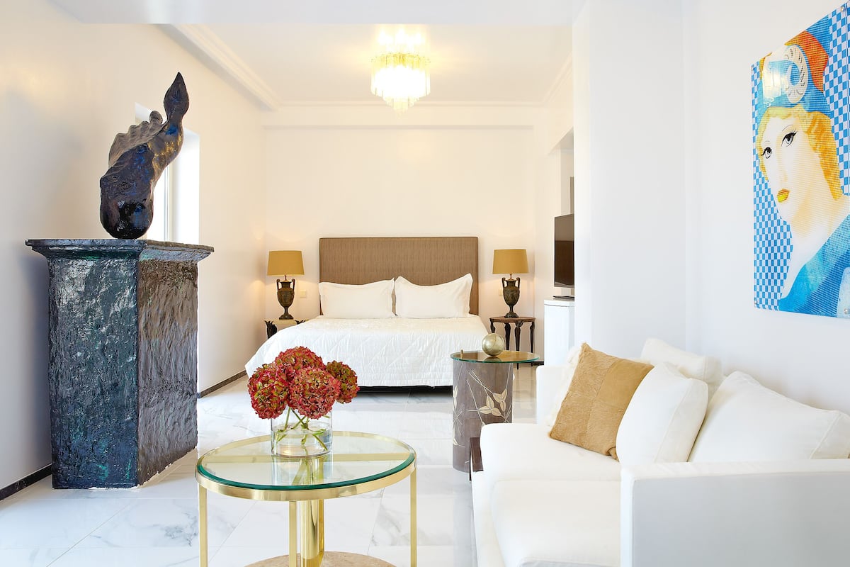 Loft (M Suite, Kotzia Sq View) | Luxe beddengoed, een minibar, een kluis op de kamer