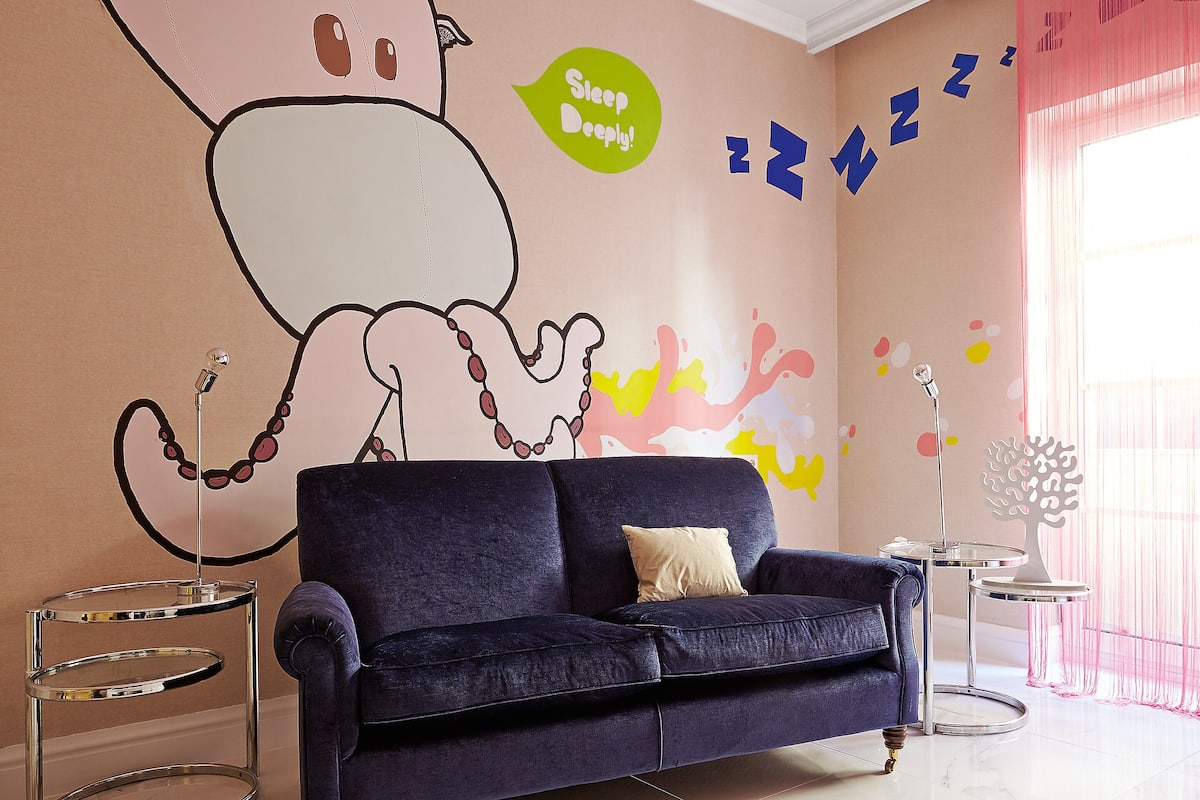 Suite (Octopussy Art Chic) | Luxe beddengoed, een minibar, een kluis op de kamer