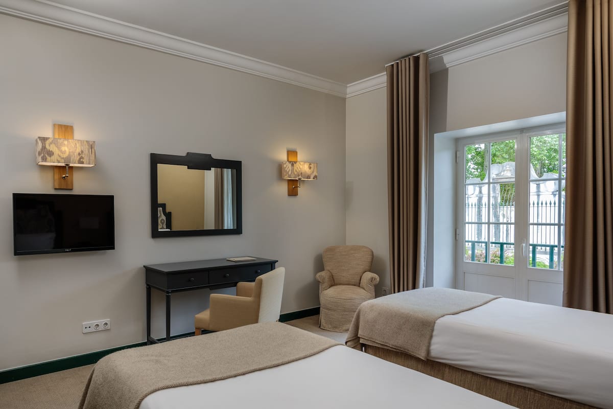 Tripla Standard | 1 camera, minibar, una cassaforte in camera, con stile personalizzato