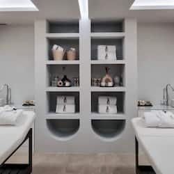 Un sauna, una bañera de hidromasaje, baño turco