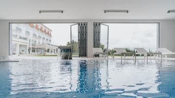 Sauna, tina de hidromasaje, baño de vapor y masajes de tejido profundo