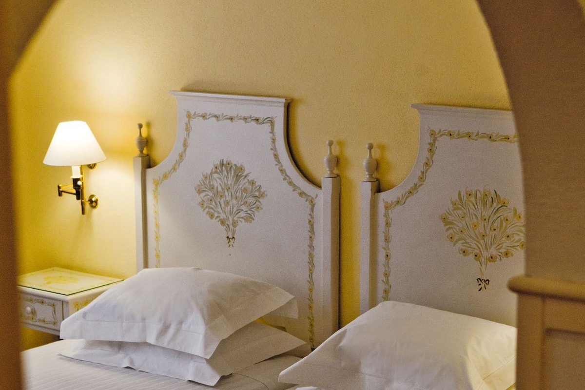 classic double or twin room | minibar, in-room safe, individually decorated, desk