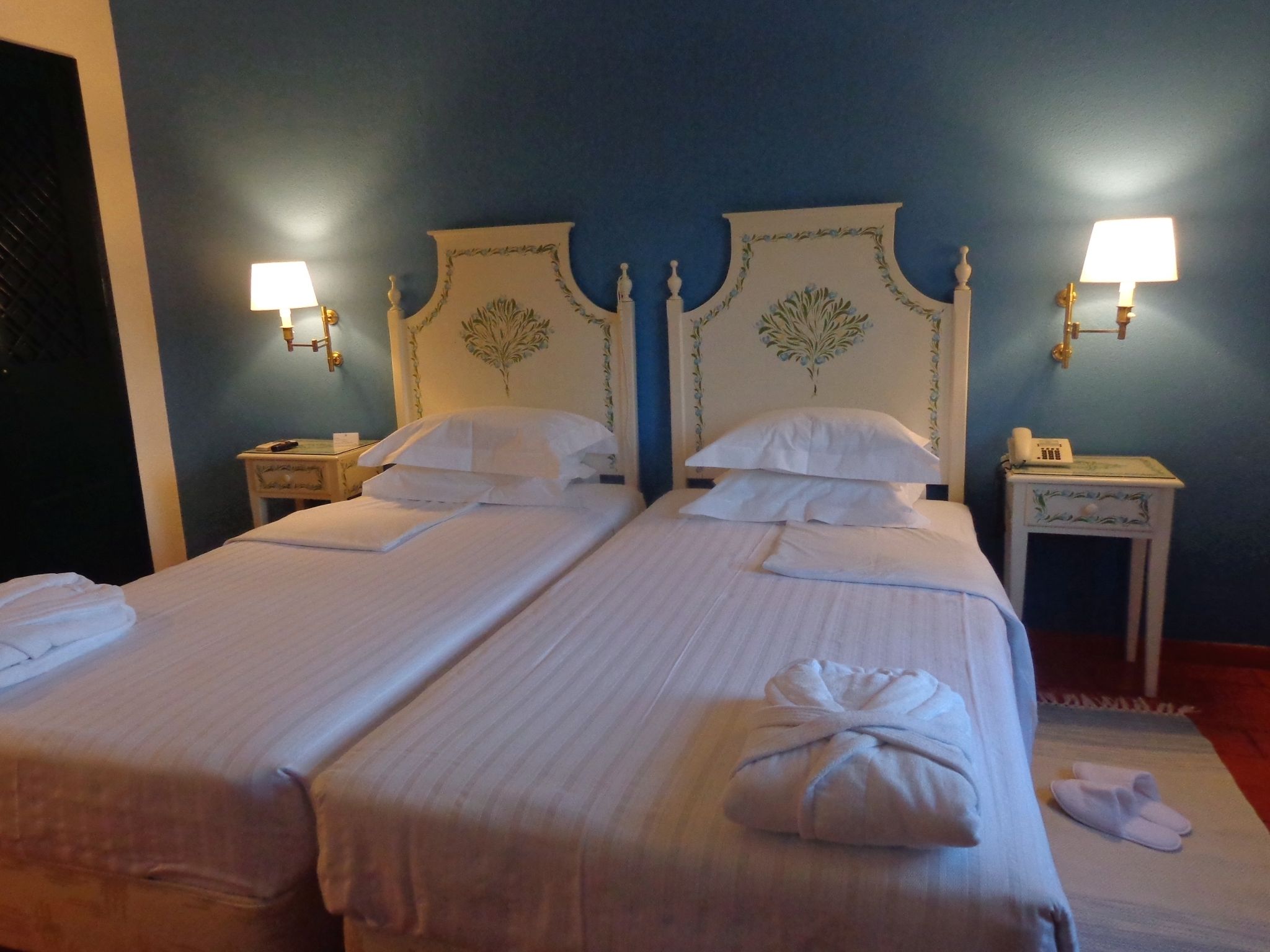 superior room, 2 single beds | minibar, in-room safe, individually decorated, desk