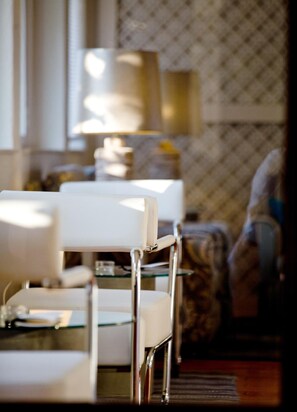 Breakfast, lunch, dinner served; local cuisine, pool views 