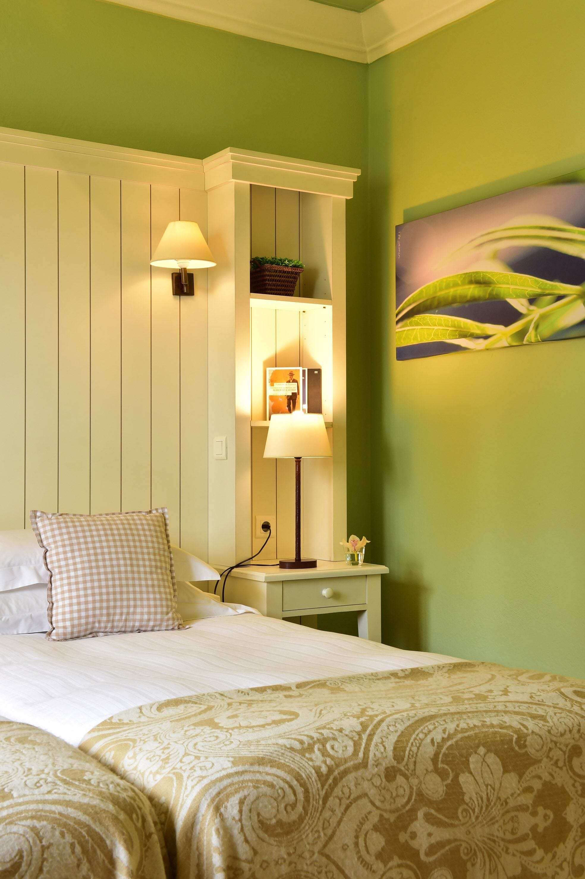 standard double or twin room | minibar, in-room safe, desk, soundproofing