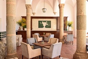 Terrace/patio - Pousada Convento de Evora - Historic Hotel (Évora)