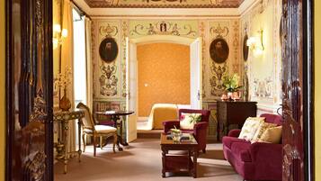 Minibar, Zimmersafe, Schreibtisch, schallisolierte Zimmer