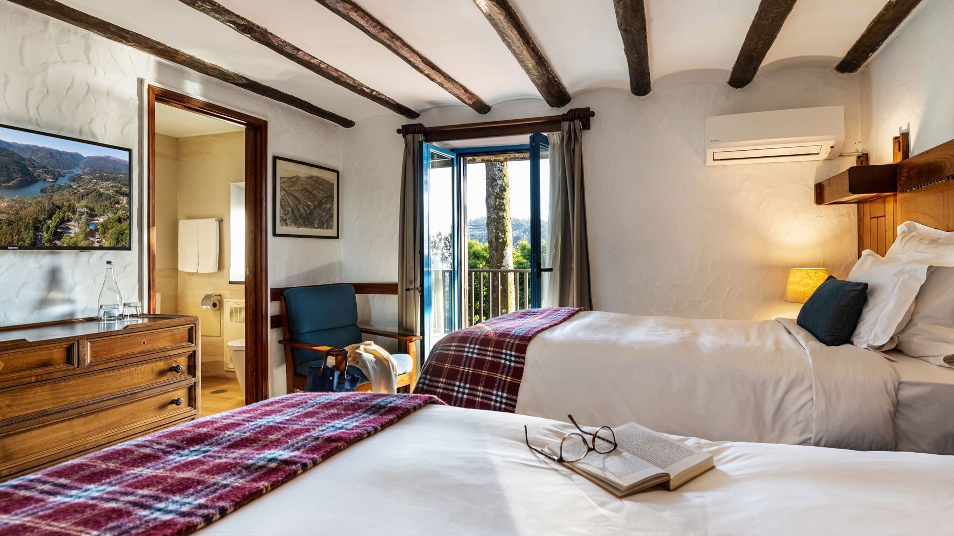 Literie hypoallergénique, minibar, coffres-forts dans les chambres
