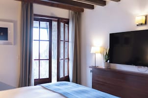 Superior Double or Twin Room, Balcony, River View | Hypo-allergenic bedding, minibar, in-room safe, soundproofing