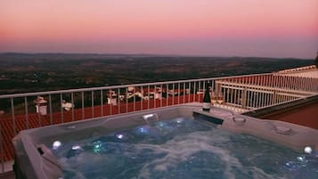 Bañera de hidromasaje al aire libre