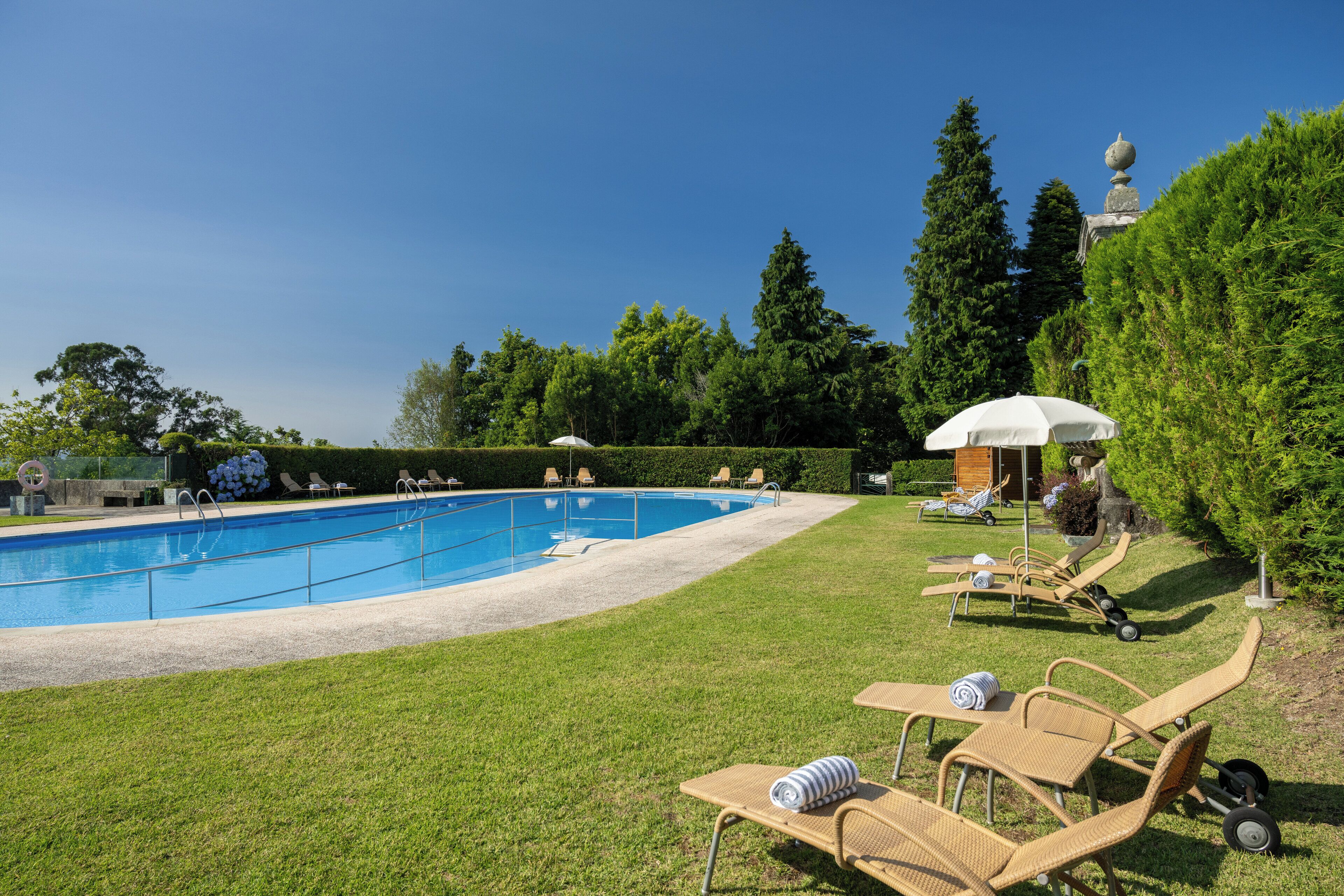 Outdoor pool, sun loungers