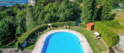 Outdoor pool, pool loungers