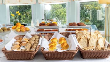 Desayuno bufé gratuito y diario