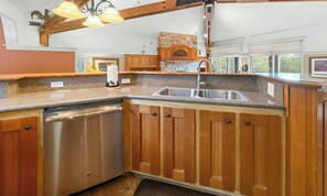 Room, 3 Bedrooms (Soda Springs, 2 Bath) | Private kitchen | Fridge, microwave, oven, stovetop