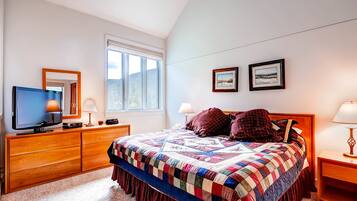 Condo premier, 1 quarto (Soda Springs) | Individualmente decorados, individualmente mobiliados, escrivaninha