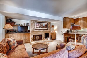 Decoración personalizada, muebles diferentes y escritorio 