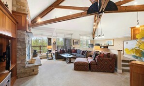 Living area - Forest Condominiums by Vail Resorts (Keystone)