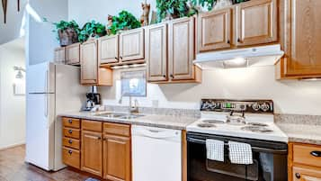 Condo, 1 Bedroom (Forest) | Private kitchen