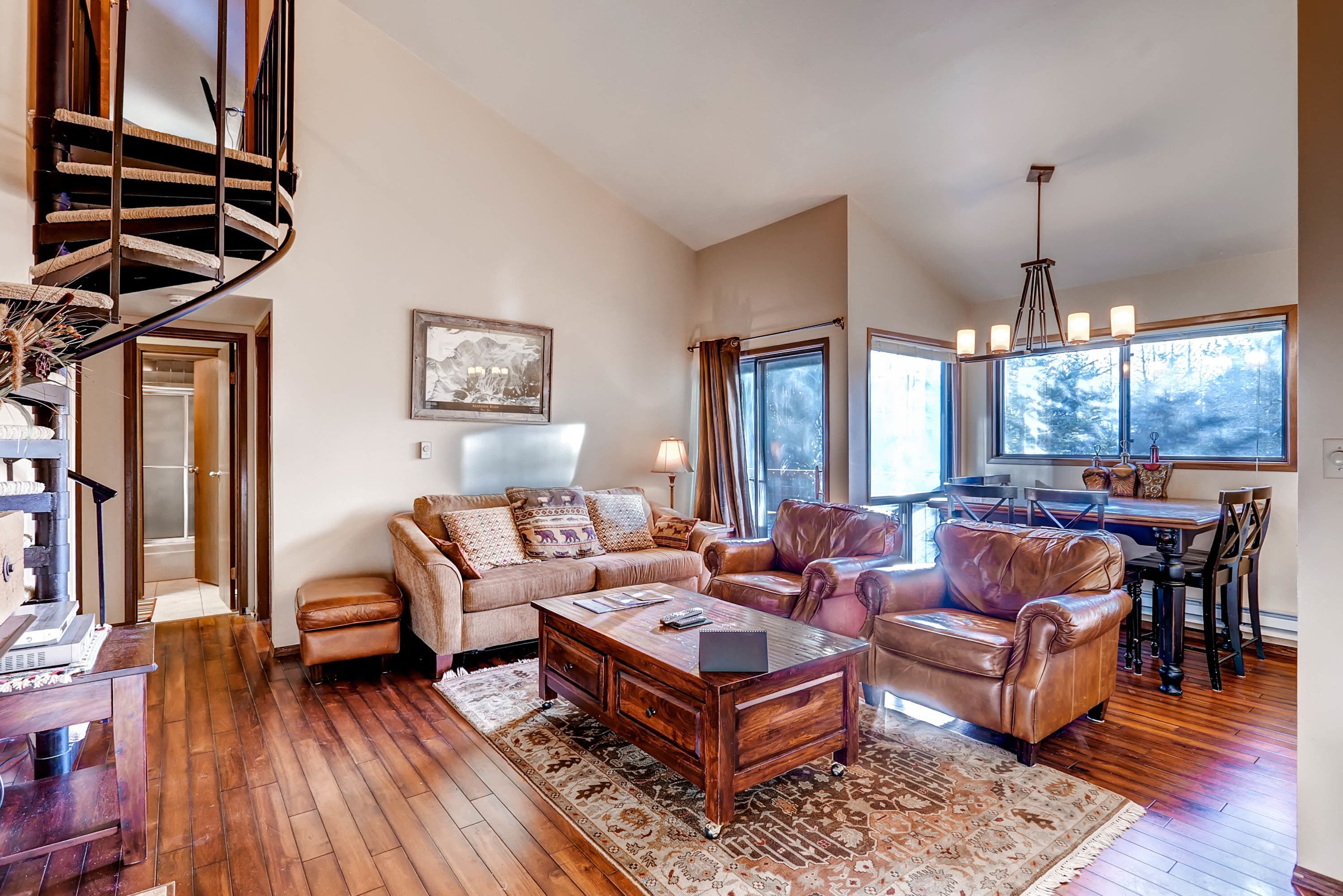 Premier-Apartment, 2 Schlafzimmer, 2 Bäder (Forest) | Wohnbereich