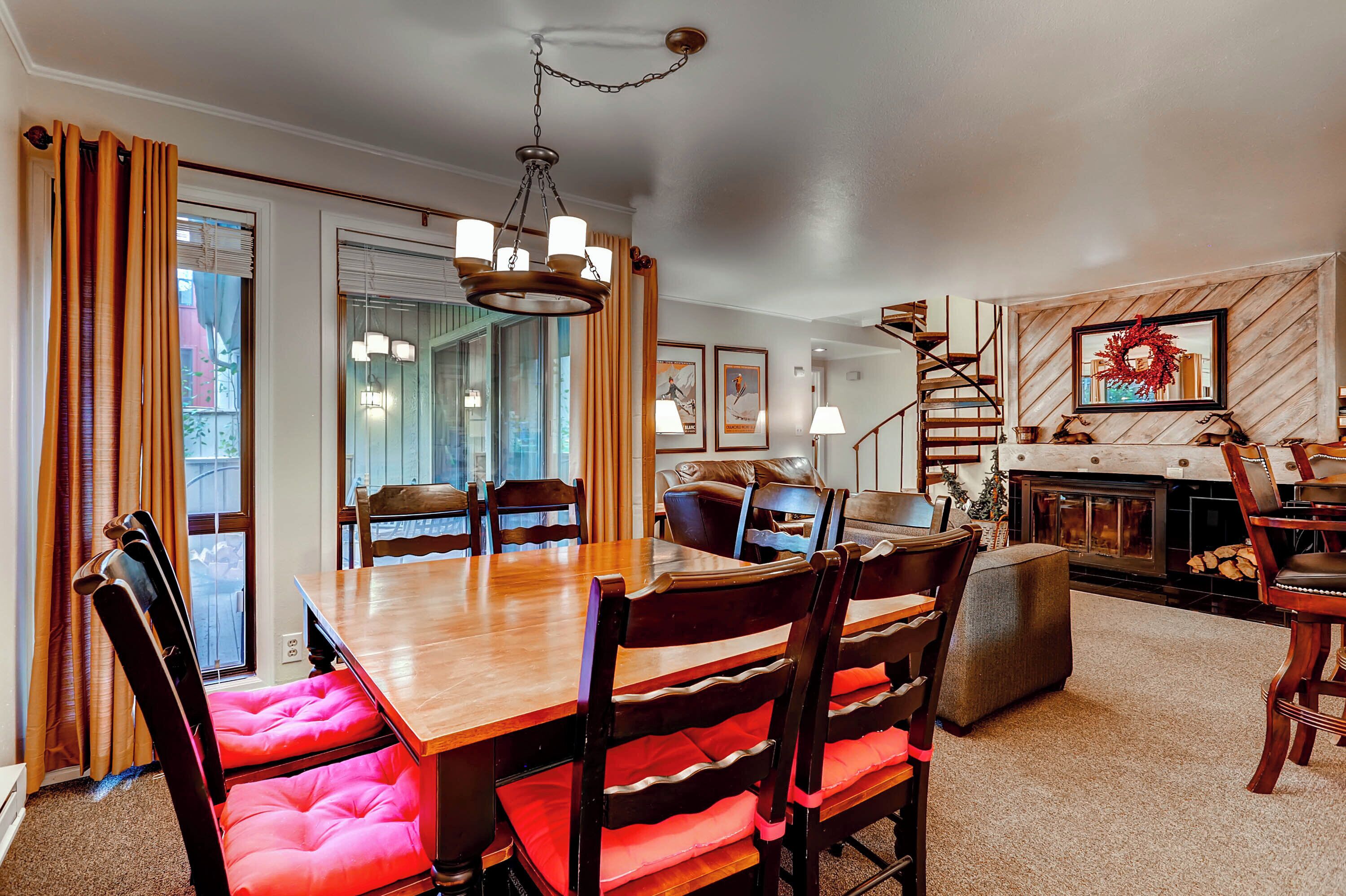 Condo, 3 Bedrooms, 2 Bathrooms | Dining room