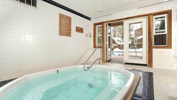 Indoor spa tub